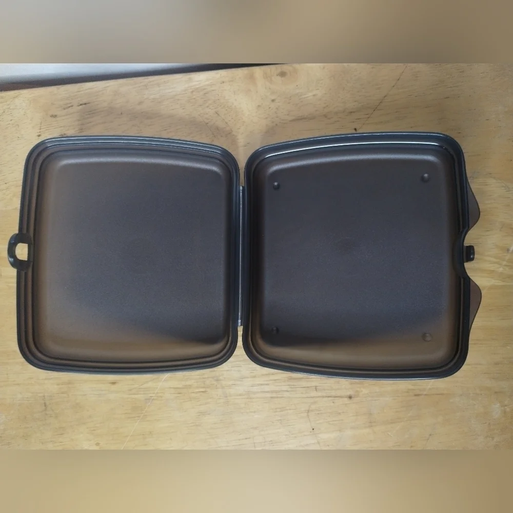 New Tupperware Black Lunch Sandwich Keeper